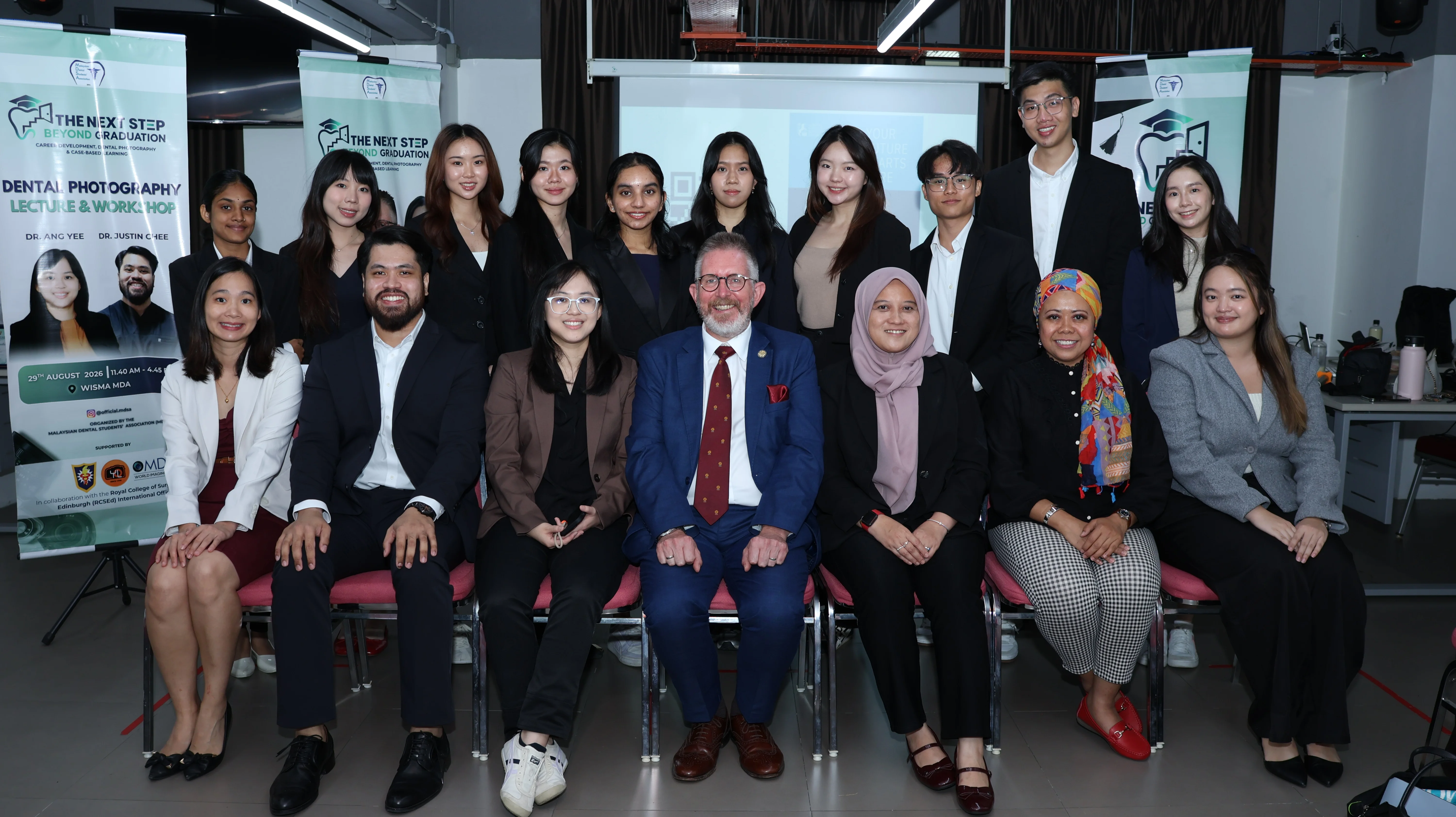 Professor Grant McIntyre with International Dental Ambassadors and Malaysian Dental Students Association organising committee