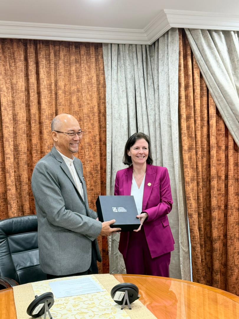 RCSEd President, Dr Clare McNaught with the Director General of Health Malaysia, Datuk Dr Mahathar Abd Wahab