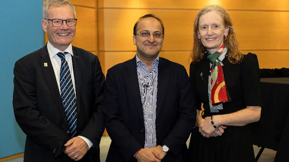 L-R: Professor Robin Paton (RCSEd Honorary Secretary), Mr Pankaj Chandak and Ms Amanda McCabe (RCSEd Council Member) L-R: Professor Robin Paton (RCSEd Honorary Secretary), Mr Pankaj Chandak and Ms Amanda McCabe (RCSEd Council Member)